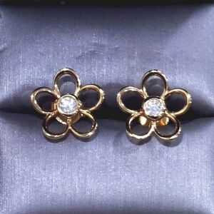 New Genuine 0.20ct Diamond Gold Flower Stud Earrings